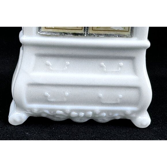 Vtg Avon Armoire Decanter Field Flowers Foaming Bath Oil Empty Milk Glass Floral - Picture 15 of 16